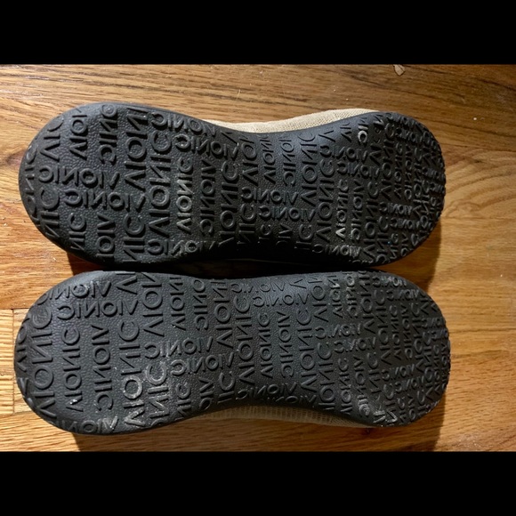 VIONIC ORTHAHEEL gently worn loafers. Size 8. - Picture 6 of 6